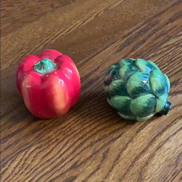 Oneida Fresca Salt and Pepper Set 🫑❤️🫑